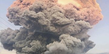 Indonesia eleva al máximo la alerta por erupción del volcán Lewotobi Laki-Laki