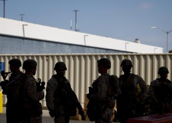 Trump ultima el polémico desfile militar en su cumpleaños marcado por protestas y críticas