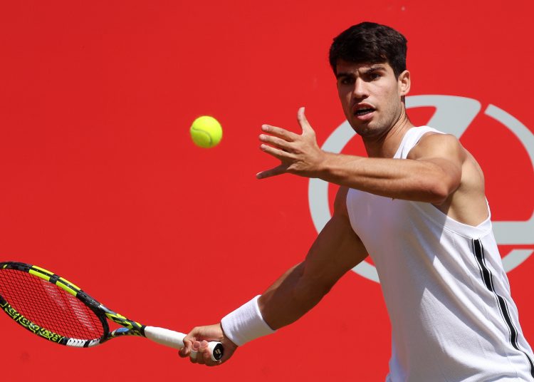 LONDON (United Kingdom), 16/06/2025.- Carlos Alcaraz of Spain in action during a practice session at the Queen's Club Championships tennis tournament in London, Britain, 16 June 2025. (Tenis, España, Reino Unido, Londres) EFE/EPA/ANDY RAIN