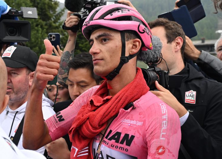 Sestriere (Italy), 31/05/2025.- Mexican rider Isaac Del Toro of UAE Team Emirates XRG reacts after crossing the finish line of the 20th stage of the Giro d'Italia cycling race over 205 km from Verres to Sestriere, 31 May 2025. (Ciclismo, Italia) EFE/EPA/LUCA ZENNARO