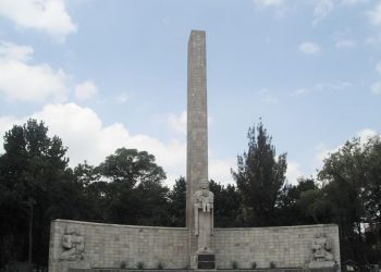 Alcaldía Cuauhtémoc realiza limpieza integral en el Monumento a la Madre
