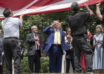 Trump afirma que todavía no ha tomado una decisión sobre atacar a Irán