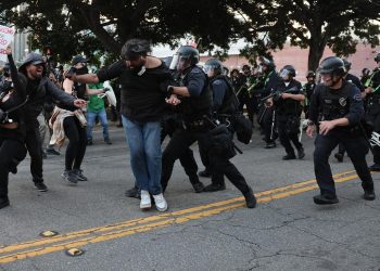 EU: Los Ángeles declara toque de queda ante redadas y protestas
