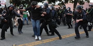 EU: Los Ángeles declara toque de queda ante redadas y protestas