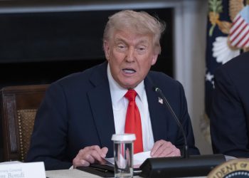 Trump dice que disturbios de Los Ángeles buscan “prolongar la invasión extranjera”