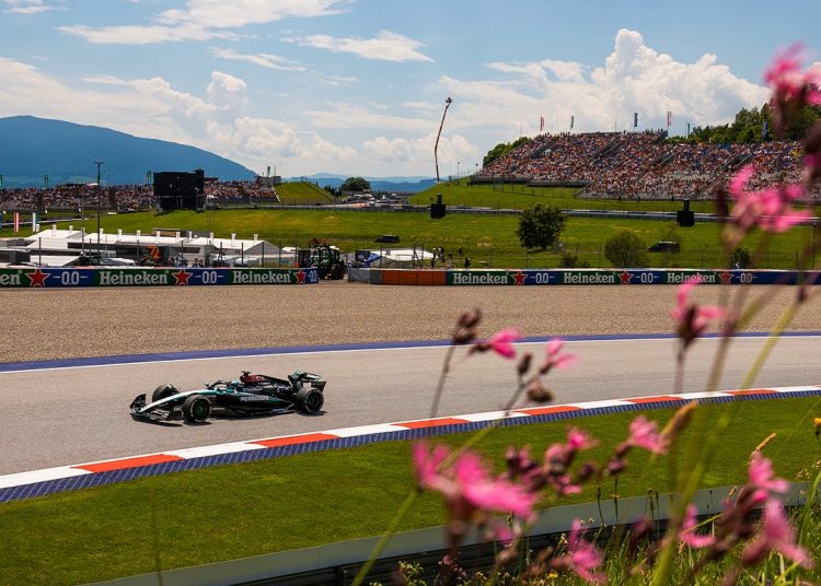 Foto @MercedesAMGF1