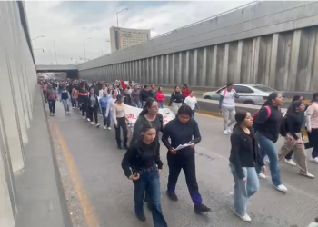 Normalistas toman las calles de Aguascalientes