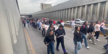 Normalistas toman las calles de Aguascalientes