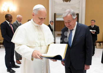 León XIV recibe a Guterres, hablan de la búsqueda de paz en el mundo