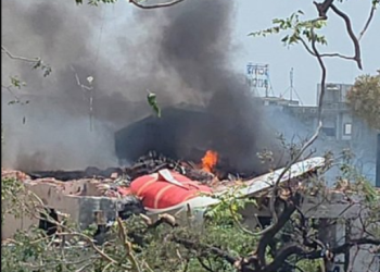 Avión de Air India se estrella con 242 personas a bordo