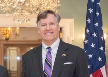 Landau cancela visa a política mexicana por “vulgar posteo”