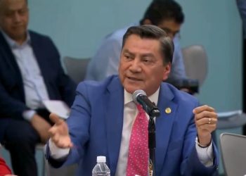 “La 4T es la dictadura más democrática del mundo”, afirma senador de Morena