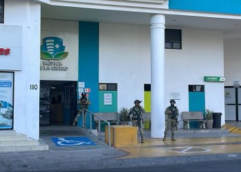 Policías Estatales detienen a 7 municipales por agresiones en Culiacán