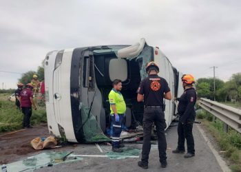 Víctimas de volcadura en NL trabajaban en la misma tienda de abarrotes