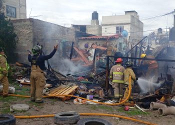 Explota polvorín en zona habitacional de Tultepec, Edomex