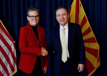 Gobernador de Sonora alista encuentro con su homóloga de Arizona