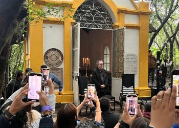 Tim Burton da clase magistral en el Panteón Dolores