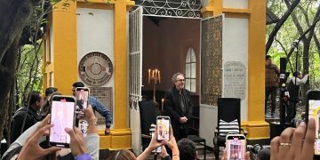 Tim Burton da clase magistral en el Panteón Dolores