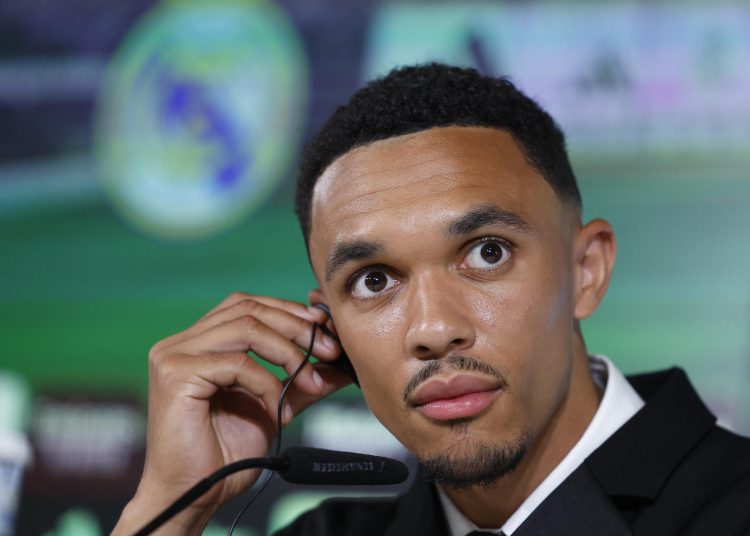 MADRID, 12/06/2025.- El futbolista inglés Trent Alexander-Arnold, durante su presentación este jueves como nuevo jugador del Real Madrid. El inglés, procedente del Liverpool, firmó un contrato que le liga al club blanco hasta el 30 de junio de 2031 y su dorsal será el 12, el número que ya lucirá en el Mundial de Clubes. EFE/ Chema Moya