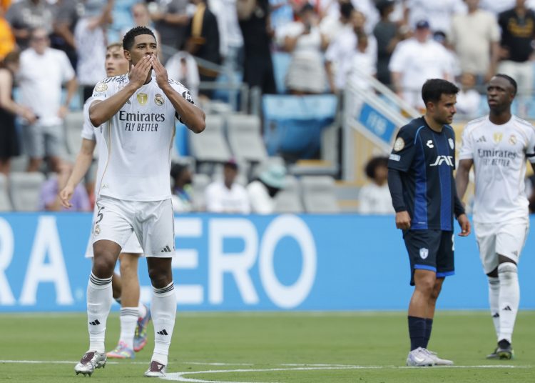 CHARLOTTE (United States), 22/06/2025.- Jude Bellingham (L) of Real Madrid celebrates scoring the opening goal during the FIFA Club World Cup 2025 match between Real Madrid and Pachuca in Charlotte, North Carolina, USA, 22 June 2025. (Mundial de Fútbol) EFE/EPA/ERIK S. LESSER