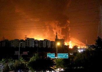 Israel lanza otra ola de ataques contra el centro y oeste de Irán