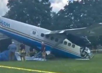 Una aeronave con hasta 20 personas a bordo se estrella en Tennessee