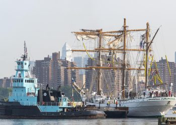 Buque Cuauhtémoc es enviado a muelle de reparación en Brooklyn