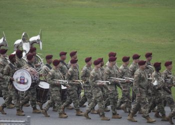 El Ejército estadounidense adelanta su desfile ante amenaza de lluvia