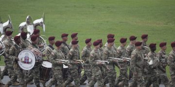 El Ejército estadounidense adelanta su desfile ante amenaza de lluvia