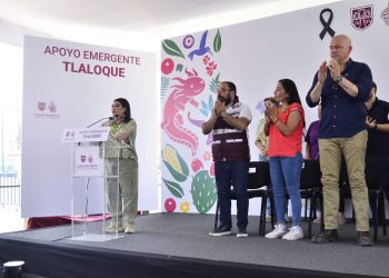 Entrega Clara Brugada apoyos a familias afectadas por las recientes lluvias en Iztapalapa