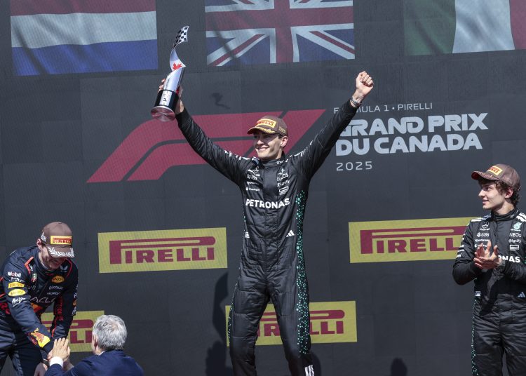 Montreal (Canada), 15/06/2025.- Mercedes driver George Russell of Britain, first place, (C), Red Bull Racing driver Max Verstappen of Netherlands, second place (L) and Mercedes driver Andrea Kimi Antonelli of Italy, third place, stand in the podium after the Formula 1 Grand Prix of Canada at the Circuit Gilles-Villeneuve in Montreal, Canada, 15 June 2025. (Fórmula Uno, Italia, Países Bajos; Holanda, Reino Unido) EFE/EPA/SHAWN THEW