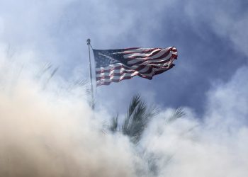 La protesta contra agentes de Inmigración crece en Los Ángeles en segundo día de redadas