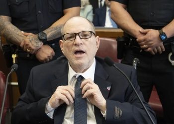 Jurado declara culpable a Harvey Weinstein de un cargo de agresión sexual