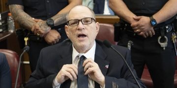 Jurado declara culpable a Harvey Weinstein de un cargo de agresión sexual