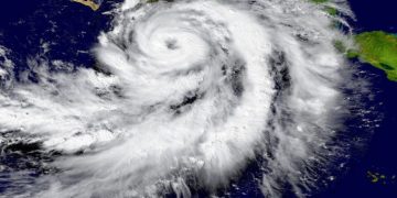 Erick se intensifica a huracán categoría 2; meteorólogos esperan que llegue a categoría 3
