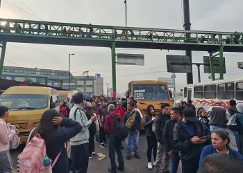 Reabre Línea A del Metro, continúa el caos en Ignacio Zaragoza
