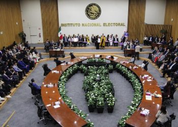 Entrega INE constancias a Bernardo Bátiz, Claudia Valle Aguilasocho y otros ganadores de las elecciones