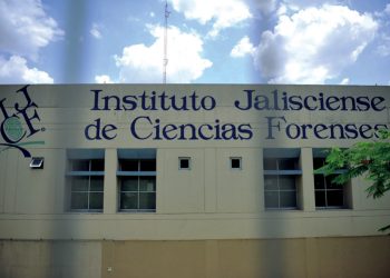 Admiten autoridades de seguridad de Jalisco que crisis forense continúa en el estado