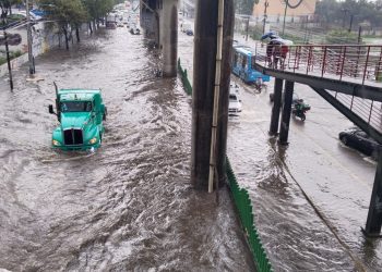 Las lluvias dejan 137 encharcamientos y 66 árboles caídos en el Valle de México