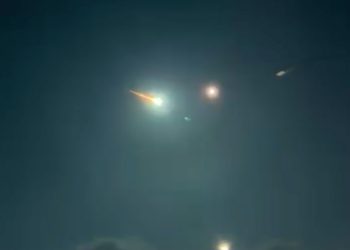 Captan paso de meteoro por el cielo de Nuevo León
