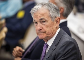Trump llama “imbécil” a Powell, insiste que la Fed debe rebajar los tipos de interés