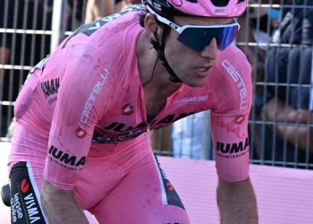 Simon Yates se proclama vencedor del Giro de Italia, Del Toro logra histórico segundo lugar