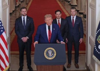 Trump sugiere que respalda un “cambio de régimen” en Irán