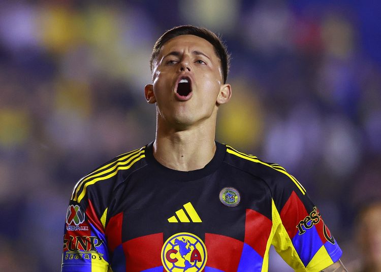 MEX7920. CIUDAD DE MÉXICO (MÉXICO), 16/07/2025.- Paul Rodríguez de América celebra un gol este miércoles, durante un partido por la segunda fecha del torneo Apertura 2025 de la Liga MX entre América y Tijuana en el estadio Ciudad de los Deportes en Ciudad de México (México). EFE/Sáshenka Gutiérrez