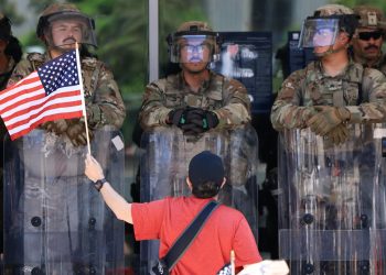 Detención migratoria en centro médico causa indignación en EU
