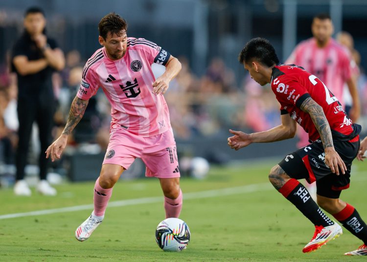 FT. LAUDERDALE, FL - JULY 30: Inter Miami forward Lionel Messi (10) in action during a Leagues Cup soccer match between Inter Miami CF and Atlas at Chase Stadium on July 30, 2025 in Fort Lauderdale, Florida.(Photo by Chris Arjoon/Icon Sportswire via Getty Images)
