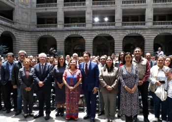 SEP y CDMX entregan tarjetas Bienestar a preparatorias