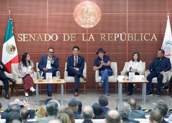 Jesús Esquivel presenta libro en el Senado sobre los cárteles gringos