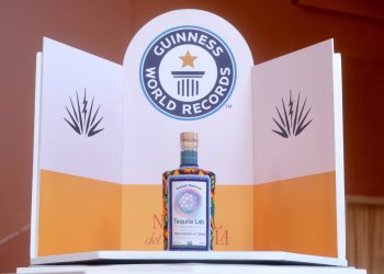 Imponen en Jalisco un Récord Guinness al reunir 3 mil 199 botellas de tequila