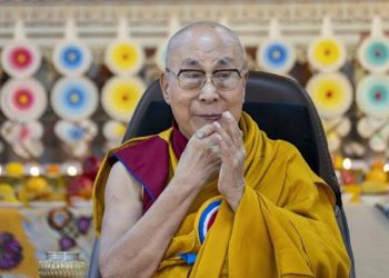 China advierte a India que no permitirá interferencias en la sucesión del Dalai Lama